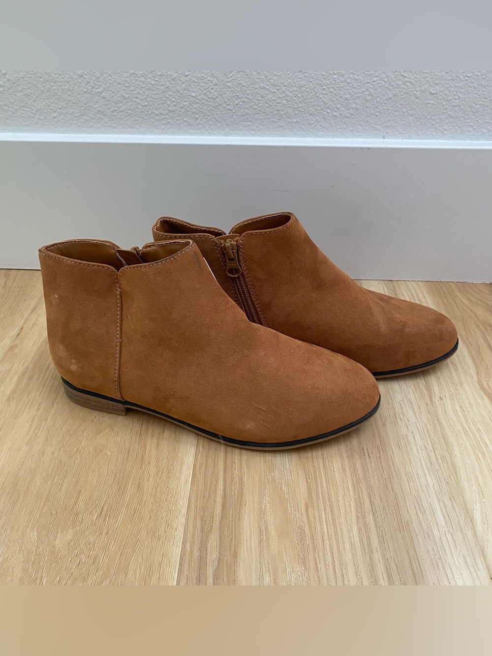 NWT Cat & Jack Big Girl Booties